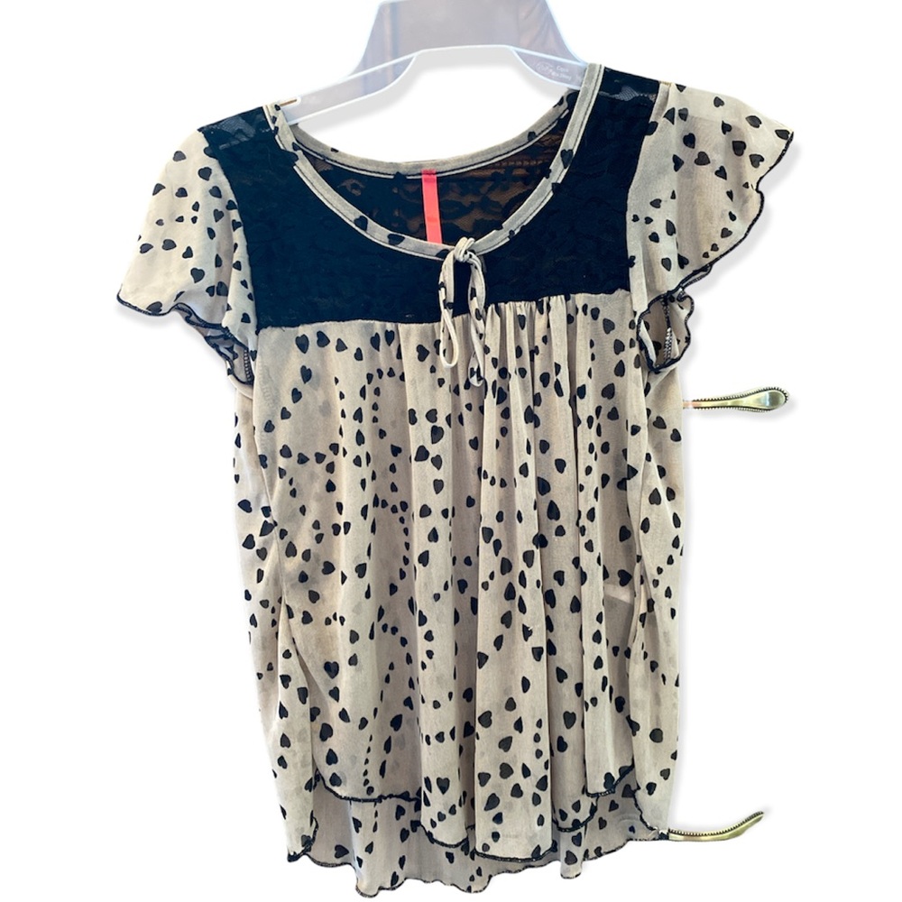 Flowy top with lace detail. Brown with cute little hearts. Size Medium